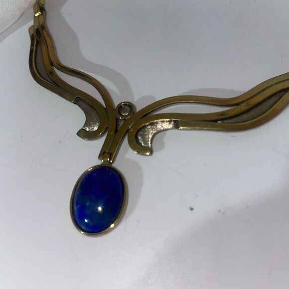 Elegant Hecho A Mano Gold Necklace with beautiful dark Blue Lapis Pendant - Picture 12 of 13